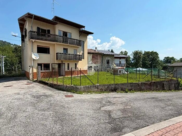 Casa quadrilocale in vendita in Borgo della Pace, Socchieve