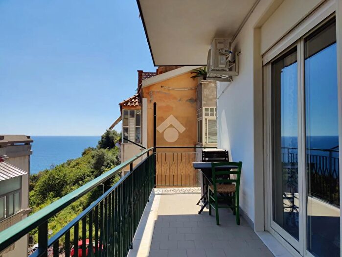 Appartamento trilocale in vendita in Via Ortogrande, Giardini Naxos