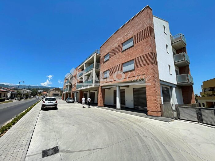 Appartamento trilocale in affitto in Via Carlo Carrà Rende, Rende