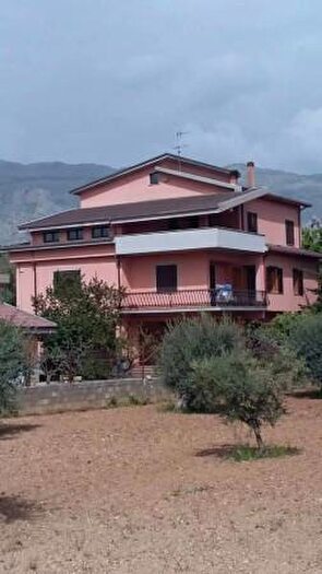 Casa con 6 locali in vendita in Contrada Galluccio, Castrovillari