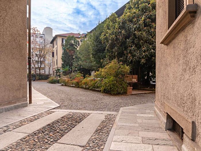 Appartamento trilocale in affitto in Viale Nazario Sauro, Isola, Milano