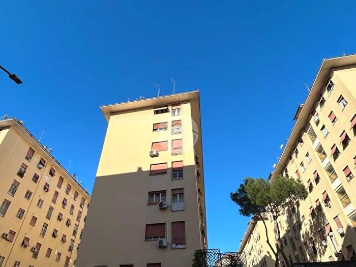 Appartamento trilocale in affitto in Via Calpurnio Pisone, Cinecittà, Roma