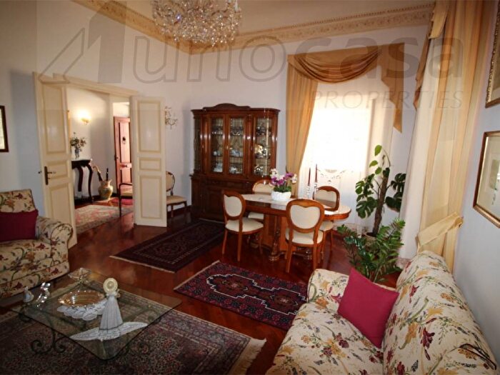 Casa con 6 locali in vendita in Centro, Scicli