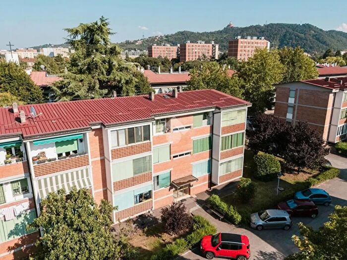 Appartamento quadrilocale in vendita in Via Leonardo da Vinci, Bologna