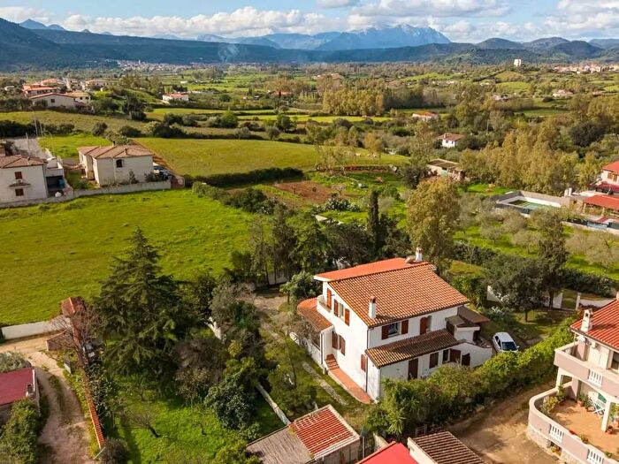 Casa con 11 locali in vendita in Irgoli