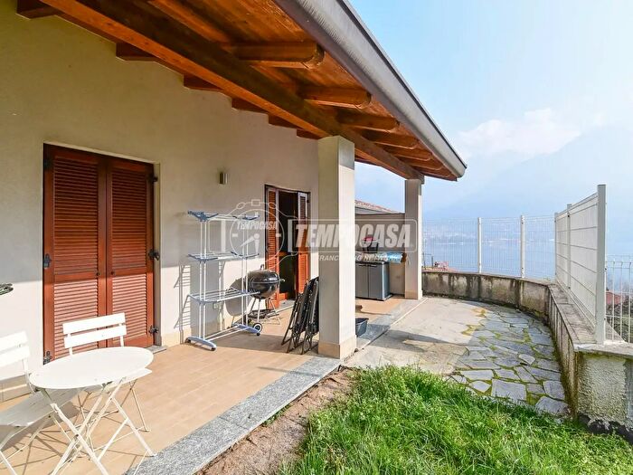 Casa trilocale in vendita in Via Privata Monsignor Giorgio Zunini, Oliveto Lario