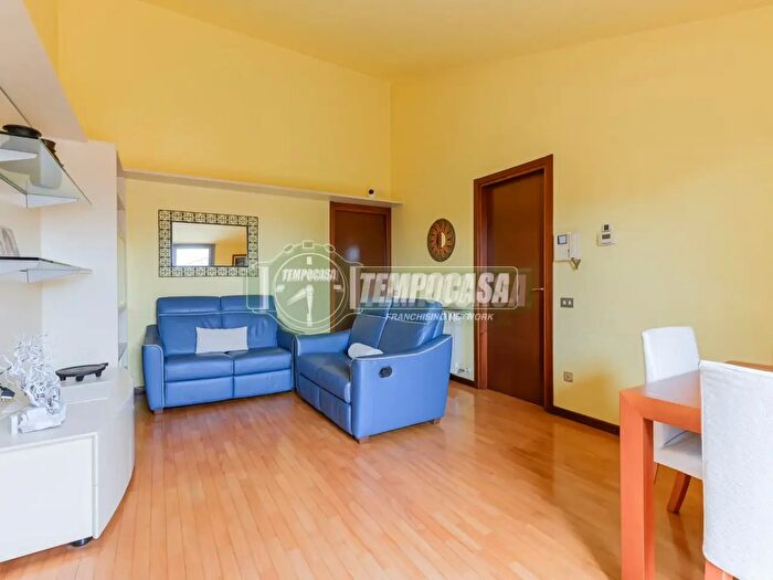 Appartamento trilocale in vendita in Via Dante, Aicurzio