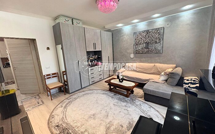 Appartamento bilocale in vendita in Via Giovio, Grandate