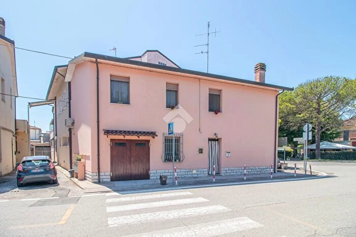 Casa con 5 locali in vendita in Via Libero Garzanti, Ravenna