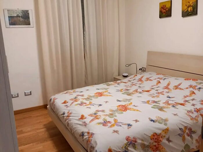 Appartamento trilocale in affitto in Via Alcuino, Milano