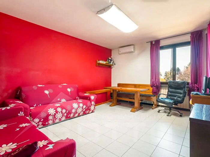 Appartamento trilocale in vendita in Via Matteotti, Lonate Pozzolo