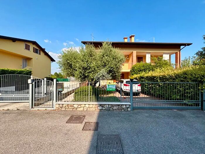 Casa con 5 locali in vendita in Via Camillo Benso Conte di Cavour, Sona