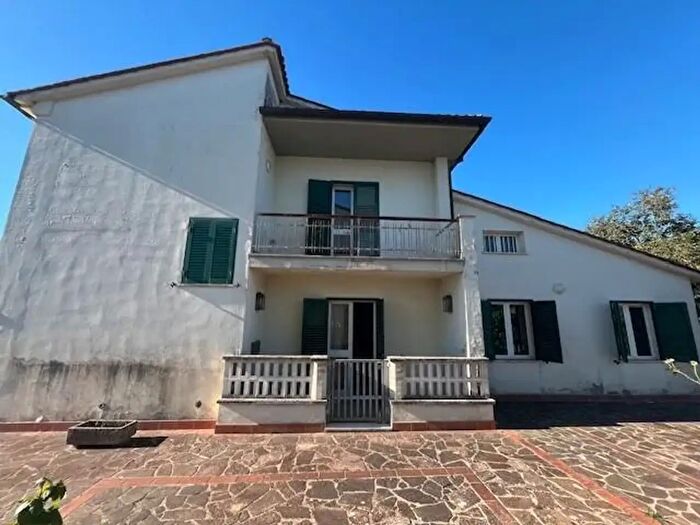 Casa con 10 locali in vendita in Palaia