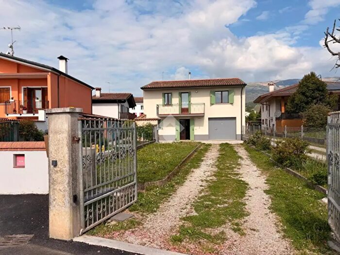 Casa quadrilocale in vendita in Via Chiesa, Moriago Della Battaglia