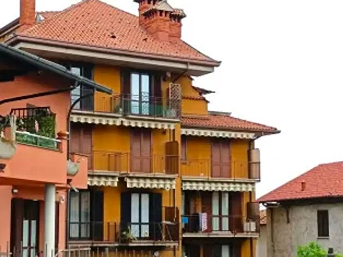 Appartamento trilocale in vendita in Erba