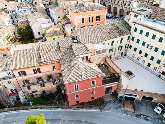 Appartamento quadrilocale in vendita in Via dei Crociferi, Chieti