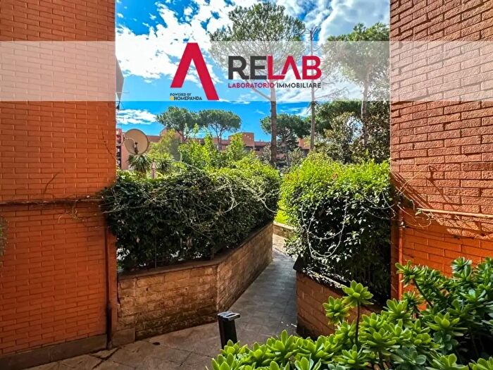 Appartamento trilocale in vendita in Via Tullio Garbari, Roma