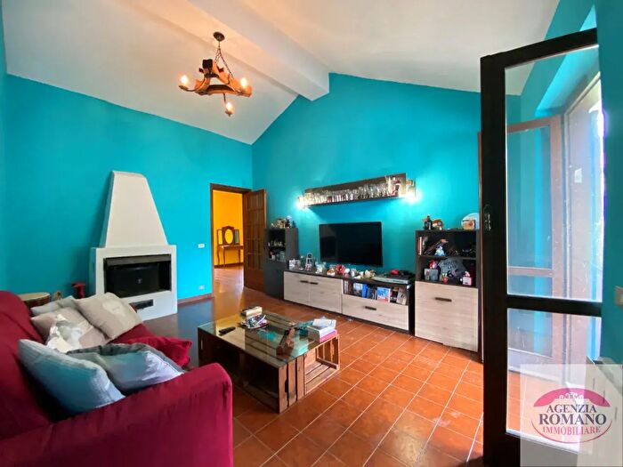 Casa con 8 locali in vendita in Località Piano, Dego