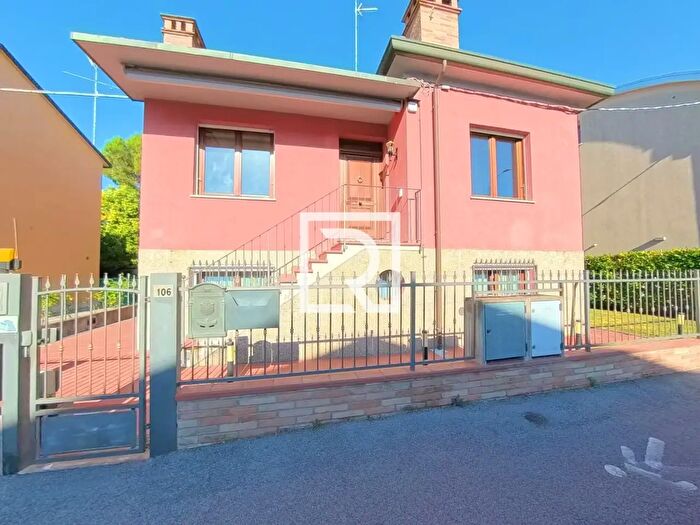 Casa con 10 locali in vendita in Via Codronchi, Ravenna