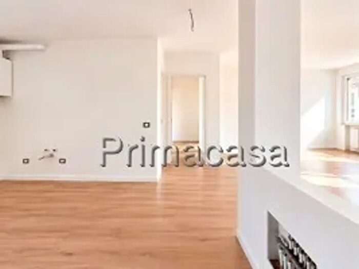 Appartamento trilocale in vendita in Corso della Vittoria, Legnago