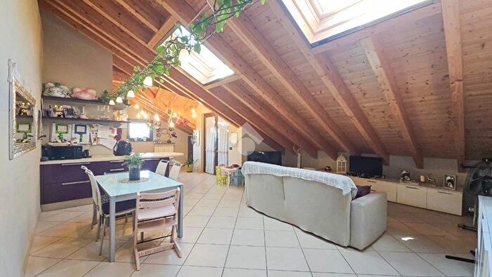 Appartamento quadrilocale in vendita in Via Trieste, Induno Olona