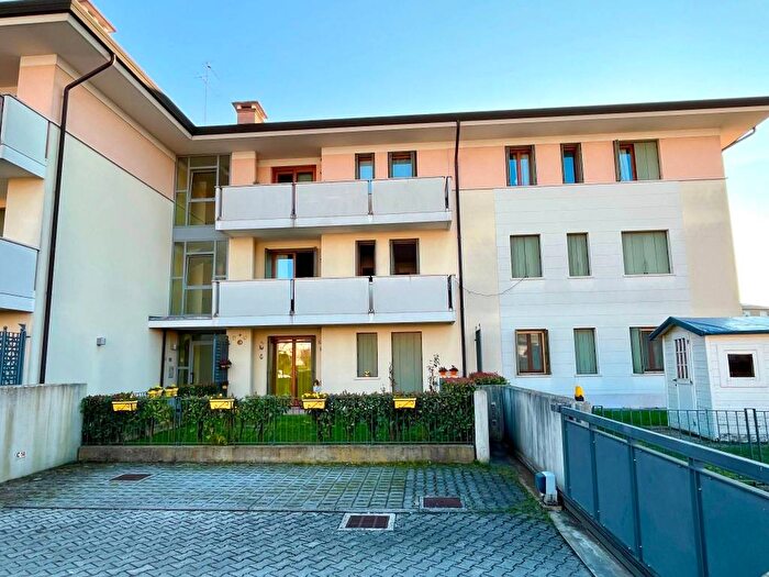 Appartamento bilocale in affitto in Via Enzo Venturini, Centro, Silea