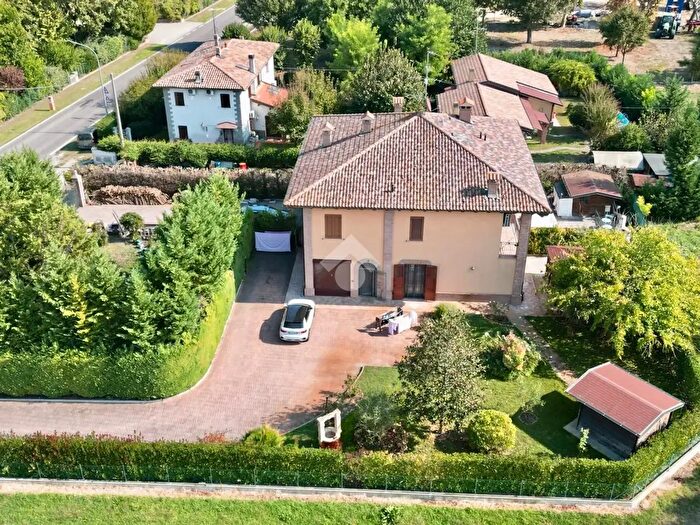 Casa con 5 locali in vendita in Via Savena Vecchia, Baricella