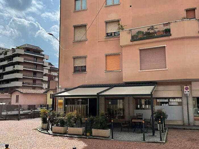 Appartamento quadrilocale in vendita in Piazza Maggio, Varese