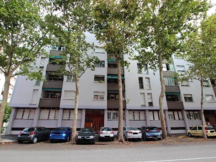 Appartamento trilocale in affitto in Via Natpoli, Bologna