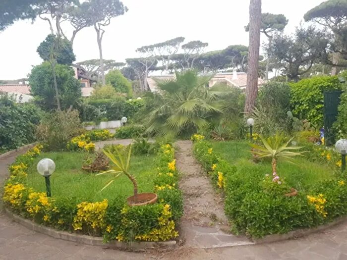 Casa con 6 locali in affitto in Via Forte dei Marmi, Fiumicino