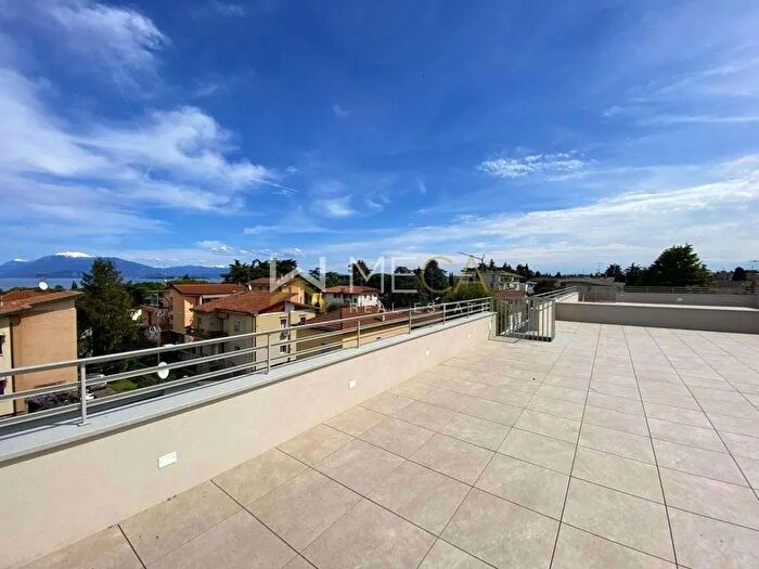 Appartamento quadrilocale in vendita in Via Celesti, Desenzano Del Garda