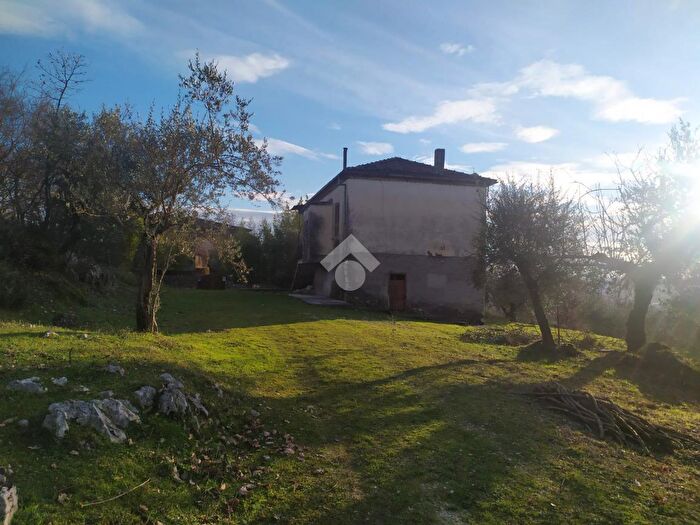 Casa quadrilocale in vendita in Contrada Aia Le Monache, Veroli