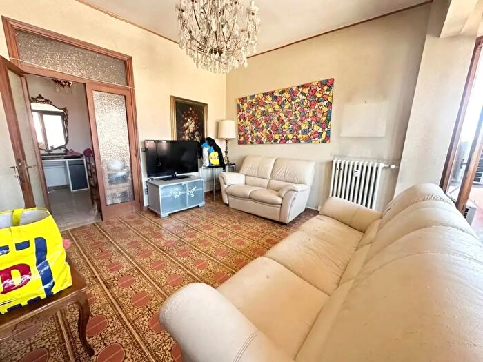 Appartamento con 5 locali in vendita in Empoli