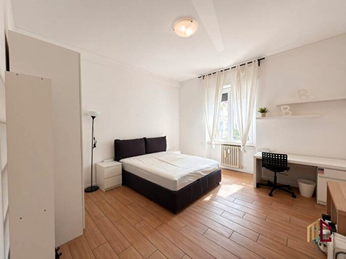 Appartamento con 5 locali in affitto in Via Guglielmo Corrado Röntgen, Bocconi, Milano