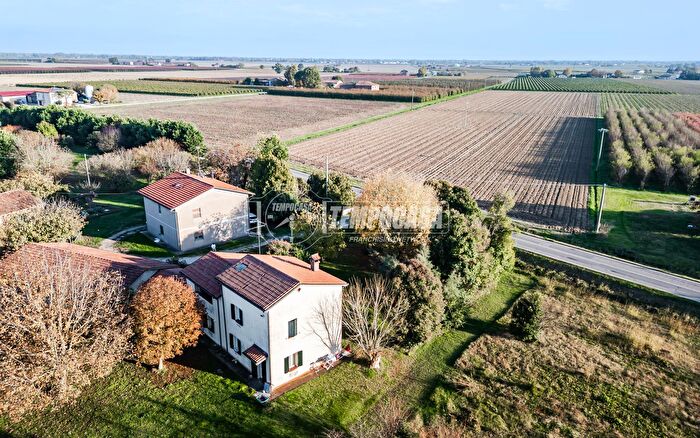 Casa con 5 locali in vendita in Strada Rossetta, Bagnacavallo
