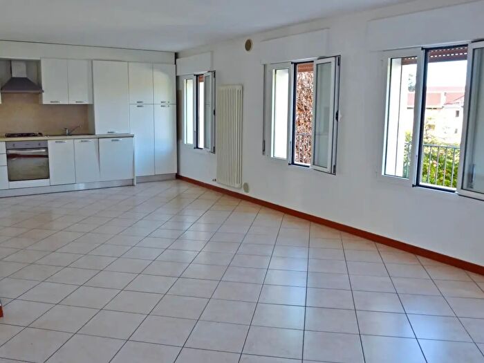 Appartamento trilocale in vendita in Piazza De Fabris, Nove