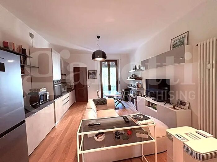Appartamento trilocale in vendita in Via Buschi, Milano