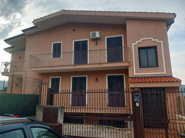 Appartamento quadrilocale in affitto in Via Giuseppe Capitò, Olio di Lino, Palermo
