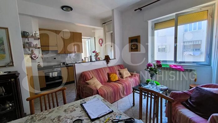 Appartamento trilocale in vendita in Via Petrarca, Piombino