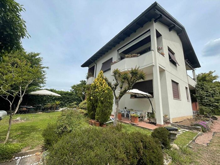 Appartamento trilocale in affitto in Via Provinciale, Centro, Mornago