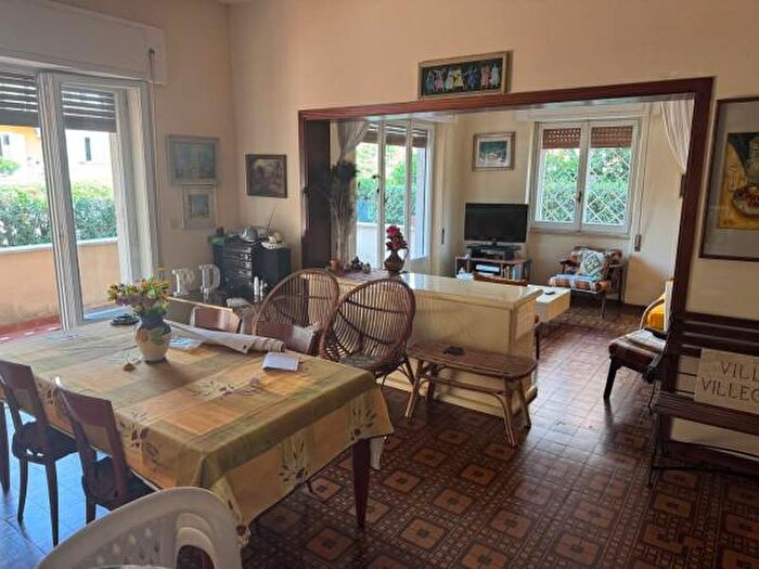 Casa con 6 locali in vendita in Via Roma, Ladispoli