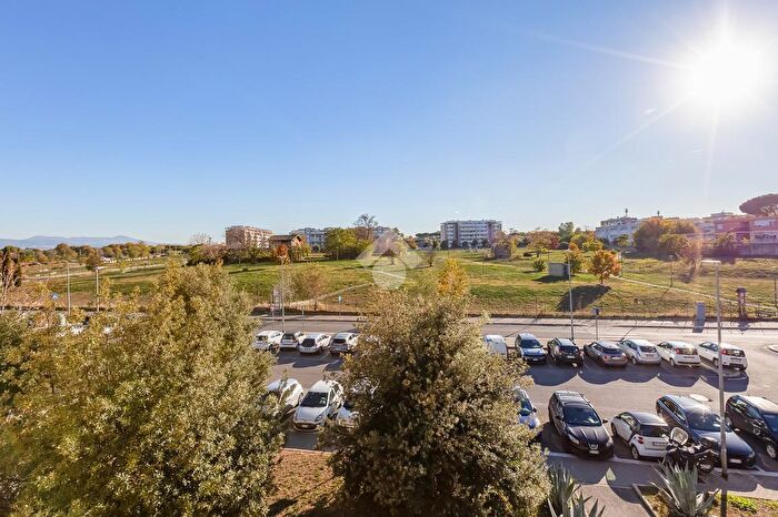 Appartamento trilocale in vendita in Via Filippo Cremonesi, Roma