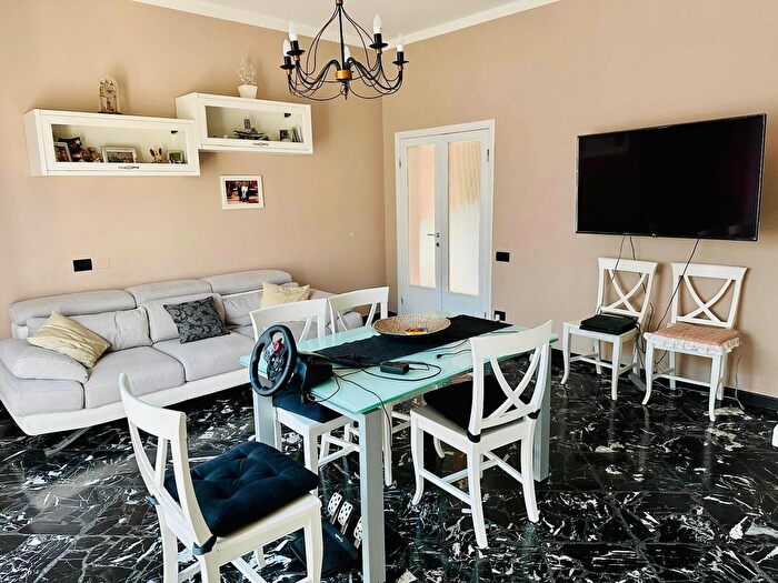 Appartamento con 9 locali in vendita in Asciano