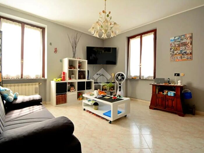 Appartamento trilocale in vendita in Via Indipendenza, Mezzago