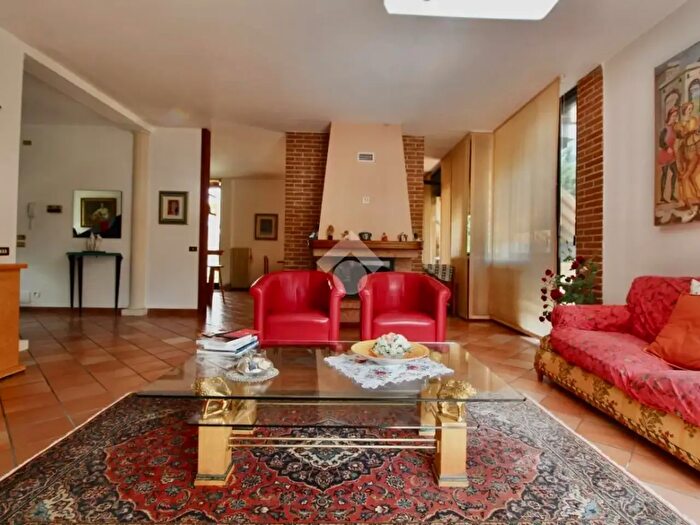 Casa con 8 locali in vendita in Via Monte Grappa, Caerano Di San Marco