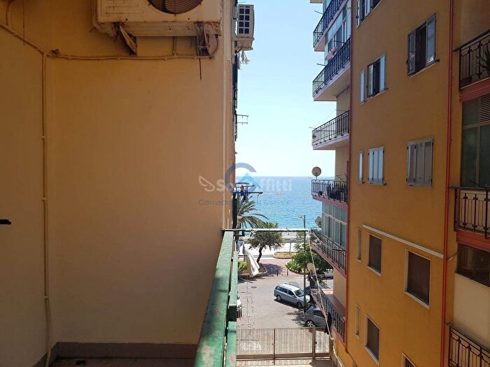 Appartamento quadrilocale in affitto in Catanzaro Lido, Catanzaro