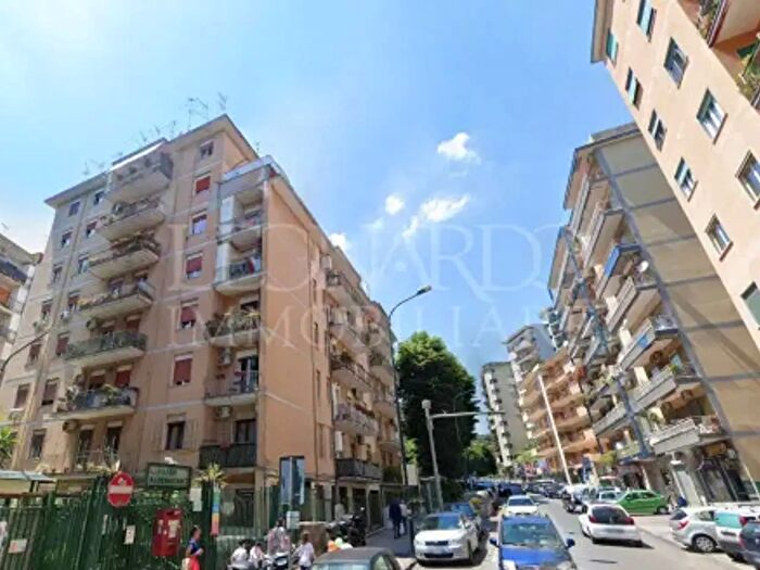 Appartamento trilocale in vendita in Via Gabriele Jannelli, Napoli