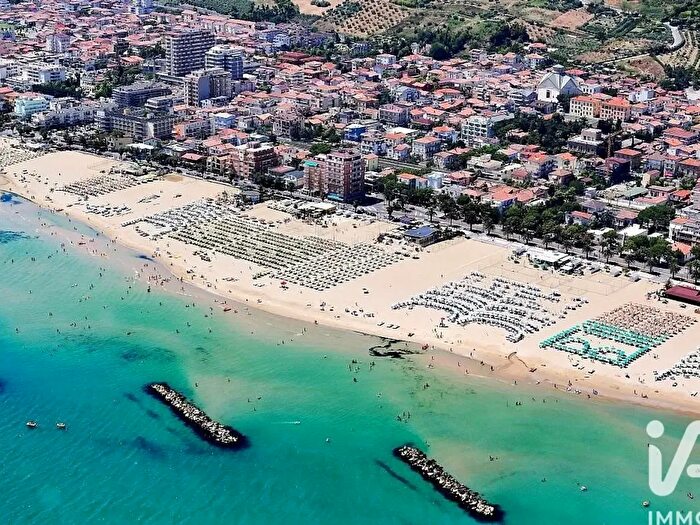 Appartamento con 5 locali in vendita in Via Manzoni, Roseto Degli Abruzzi