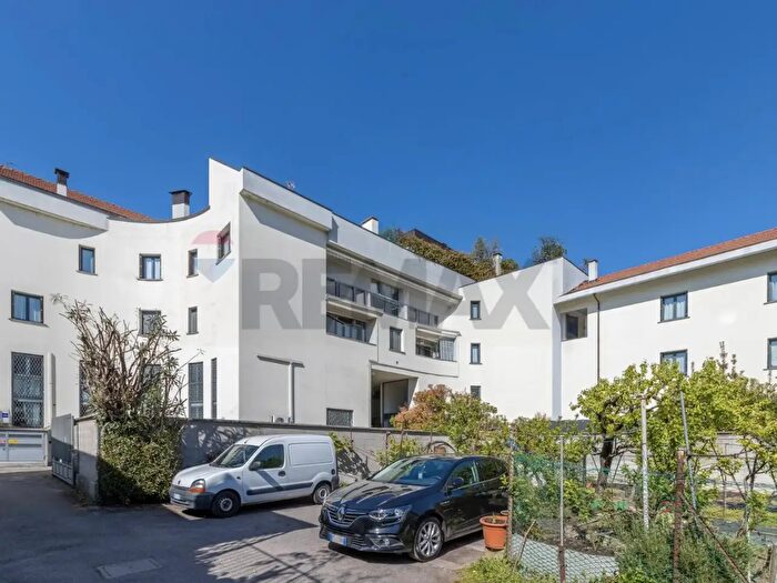 Appartamento trilocale in affitto in col di Lana, Monza