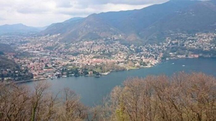 Casa con 5 locali in vendita in Brunate